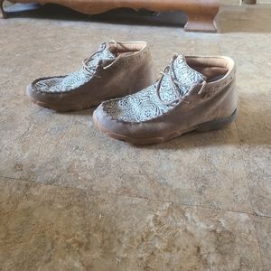 Mens size 8 twisted X chukka boot